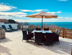 Jurassic View 3 Bed House with Hot Tub
